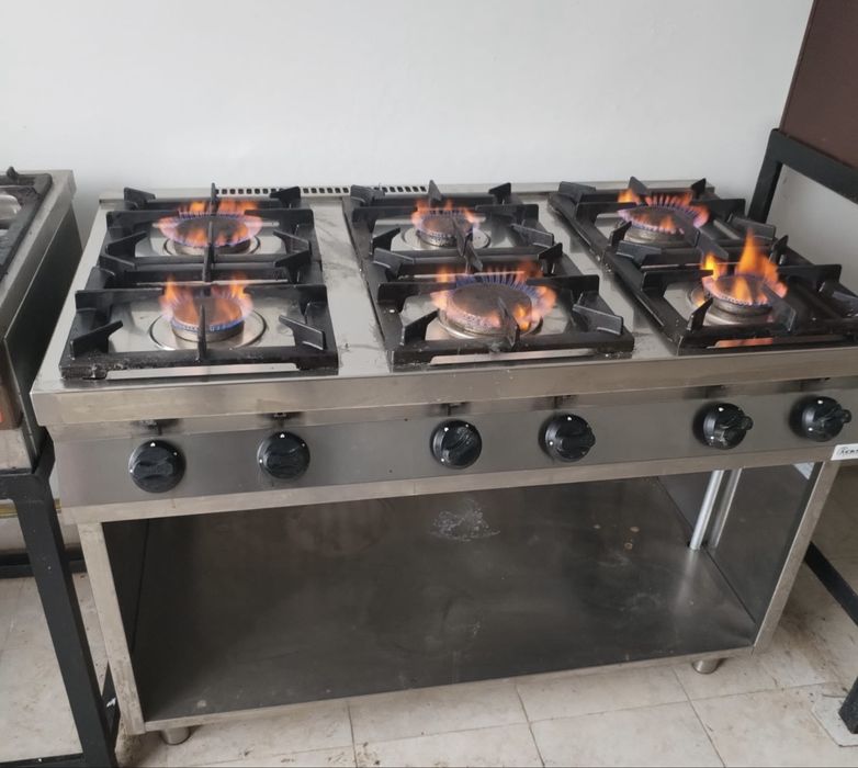 Aragaz profesional cu 6 ochiuri pe gaz