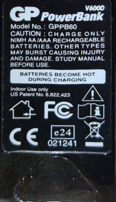 Incarcator baterii AA AAA GP PowerBank V600D