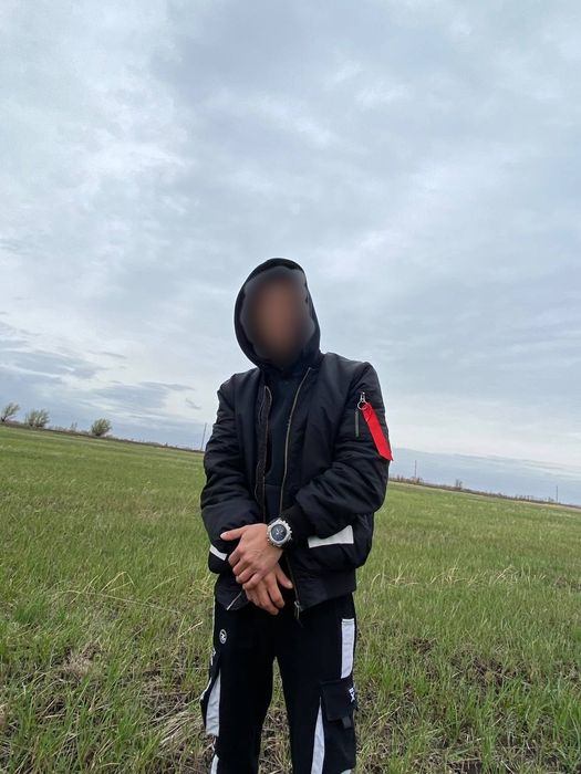 Продам бомбер Off-white