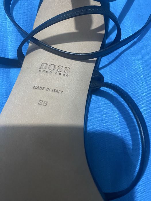 Vand pantofi noi Hugo Boss 400 lei