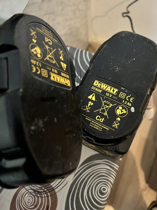 Dewalt бормашина/ винтоверт с две батерии