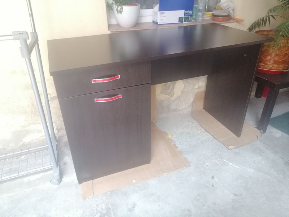 Birou studiu si calculator- culoare Negru