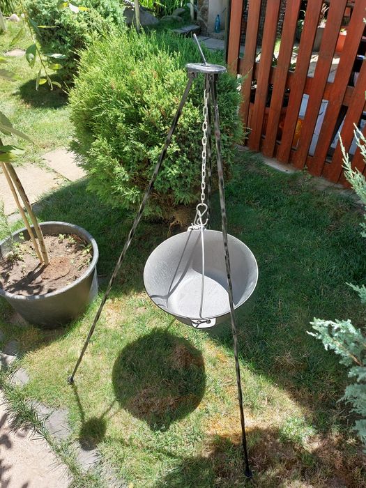 Ceaun fonta cu trepied nou