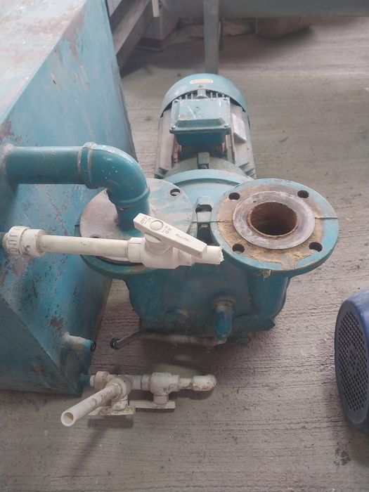 Вакуум насос сотилади