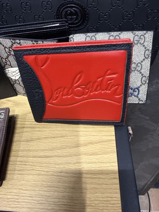 Кожен партфеил и чанти ( клъчове) на GUCCI  и Goyard
