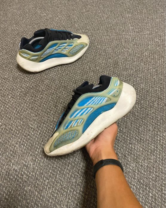 Yeezy 700 low v3 Arzareth marime 44,5