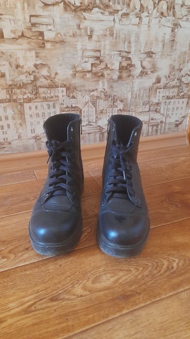 Женские кожаные ботинки