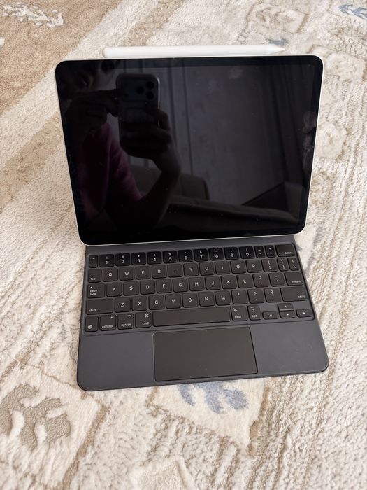 Продам IPad Pro 11” M1 (3 generation) 128 gb + Magic Keyboard