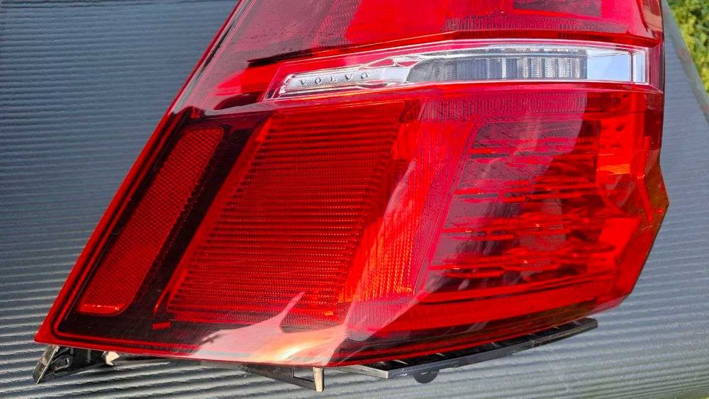 Volvo XC60 II 2017... Stopuri, complete sau separate 32228916, 32228917 (USA)