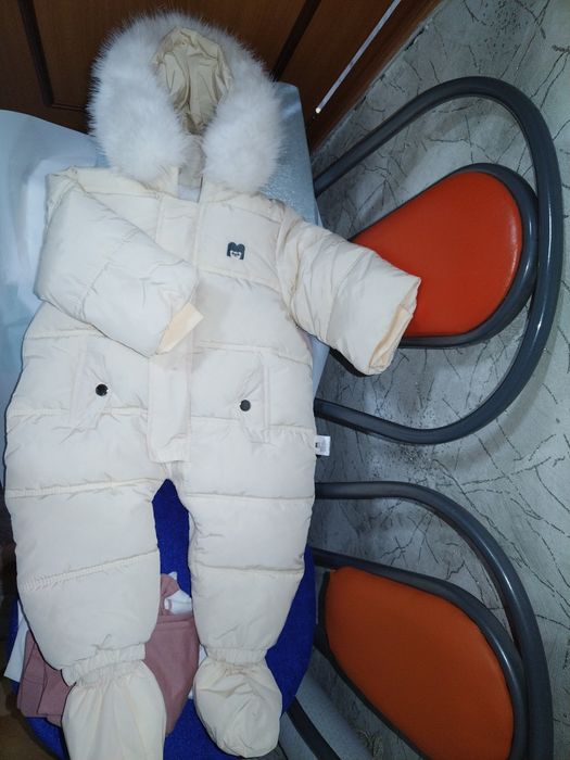 Продам. Зимний комбинезон. Теплый. Размер 80. Не носили, маленький.