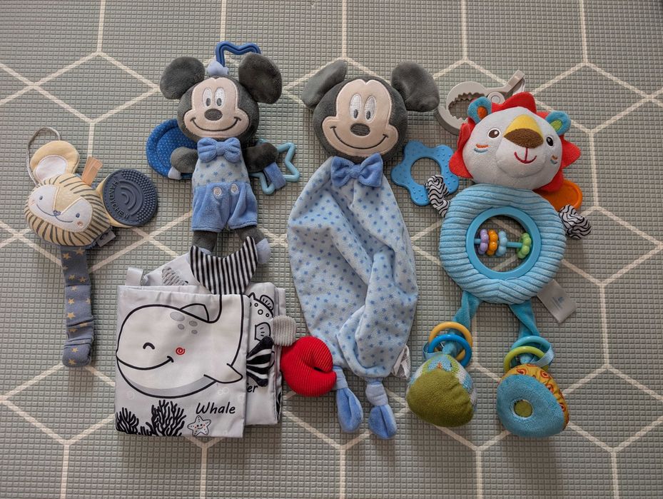 Меки бебешки играчки и дрънкалки