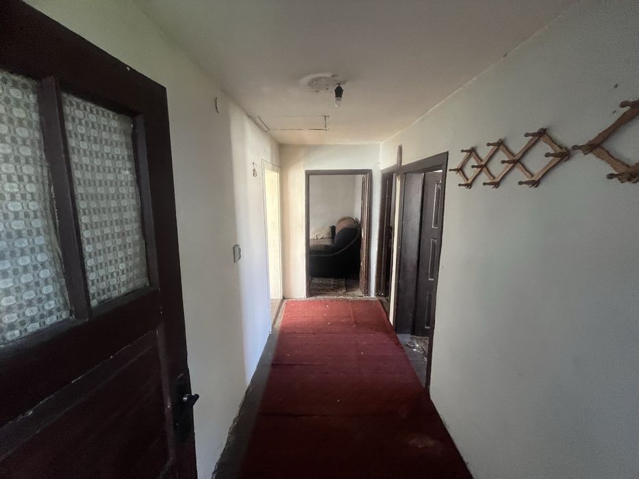 Къща с двор и втора самостоятелна жилищна сграда