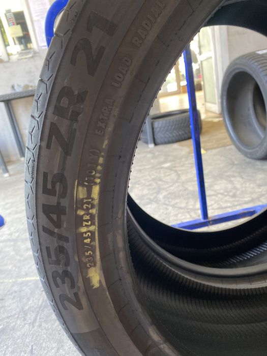 235/45/21 Continental Vara