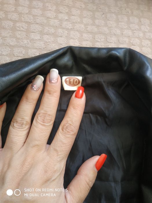 Продам куртку детскую