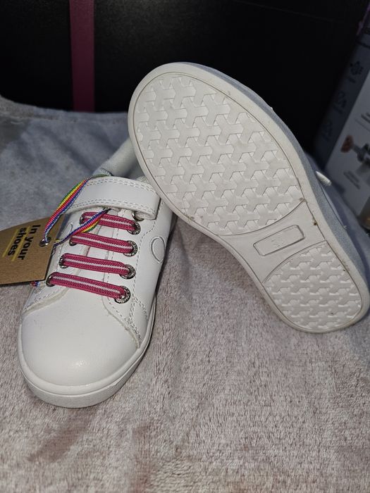 Чисто нови сникърси United Colors Of Benetton
Цена:60лв
Номер:27