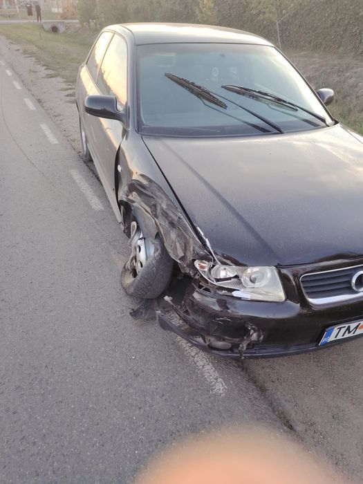 Audi A3, clima, an 2004, 1.6 benzina , avariat