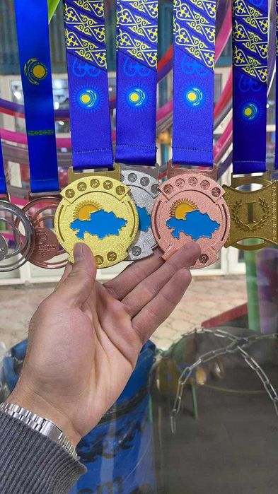 Медаль есть в наличий