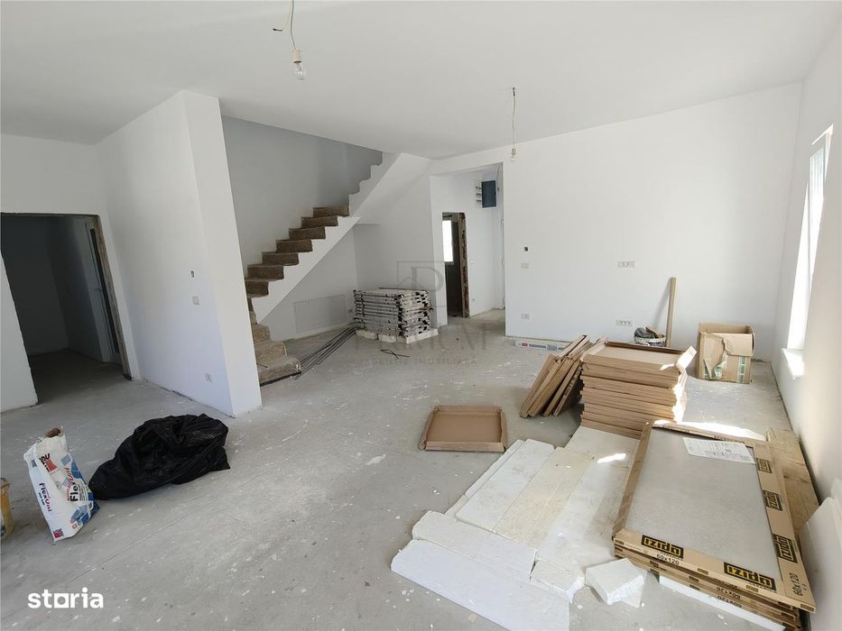 Duplex 5 camere - despartit prin garaj - teren generos