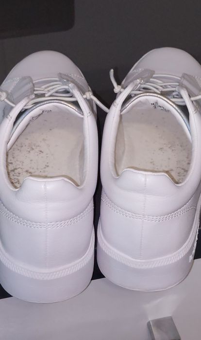 Vând sneakarsi BUGATTI mar .38