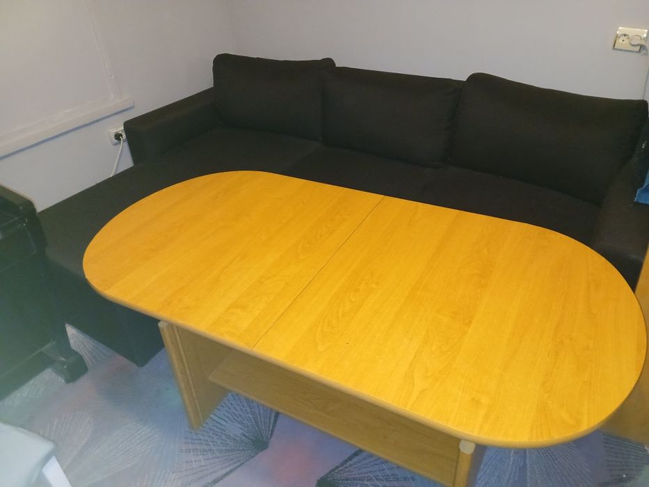 Маса 3 във едно холова трапезно и разтегателна.