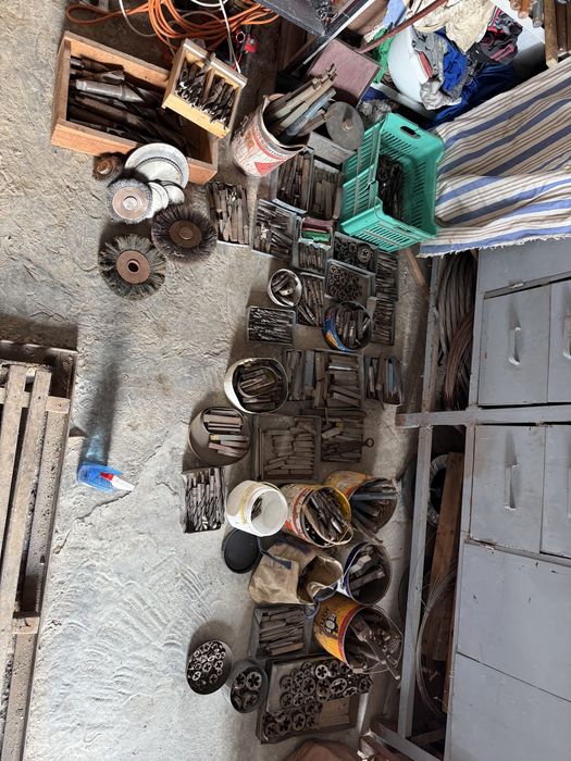 Стругарски инструменти / ножове , свредла