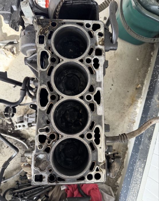 Bloc Motor Gol/Ambielat Pistoane Arbore DDYA DGTE CRKB CLHA 04L023A