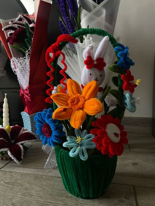 Cos de paste din sârmă plușată