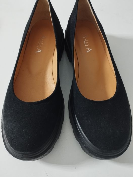 Жаңа аяқ киім сатылады