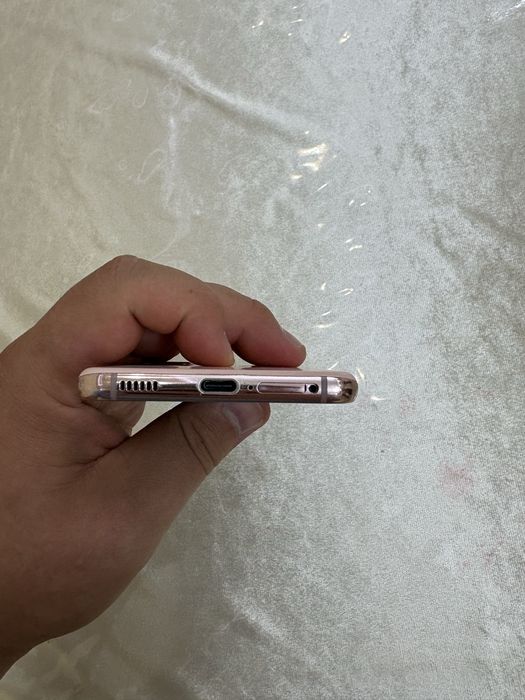 SAMSUNG S21 5g 8/256 bir qo’l ishlatilgan xolati ideal