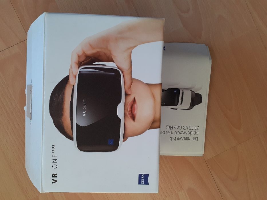 Очила за виртуална реалност Zeiss