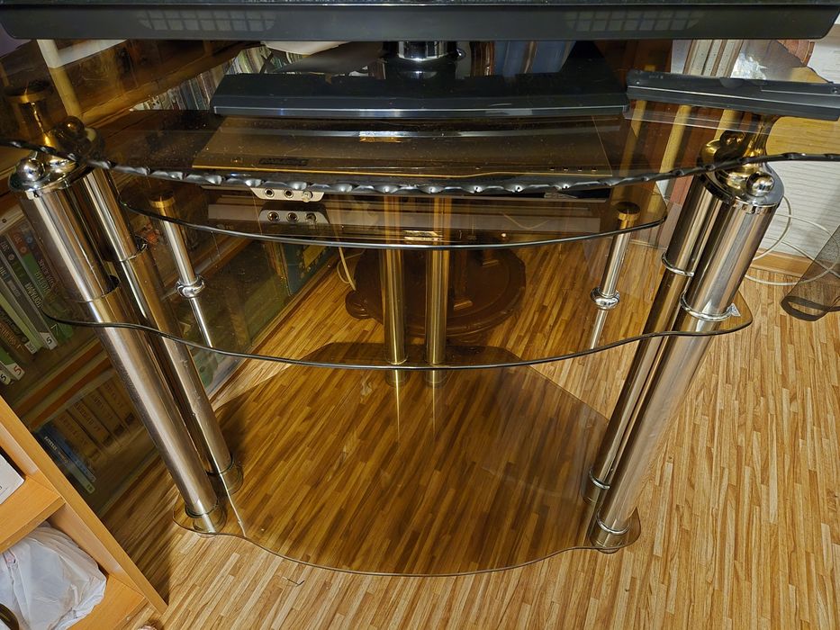 Полка стеклянная под телевизор