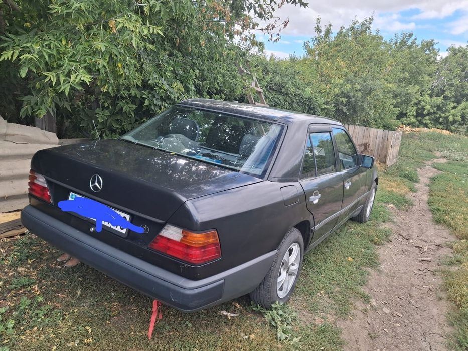 Мерседес е124 2.3