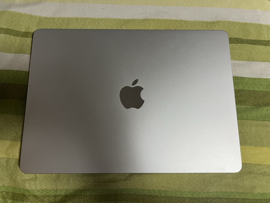 Macbook mod a2681 като нов