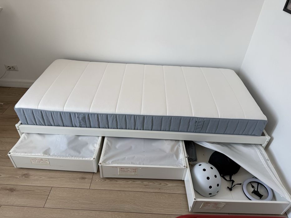 Pat IKEA VEVESTAD 90x200 + saltea VESTEROY ca noua + 3 cutii depozitare