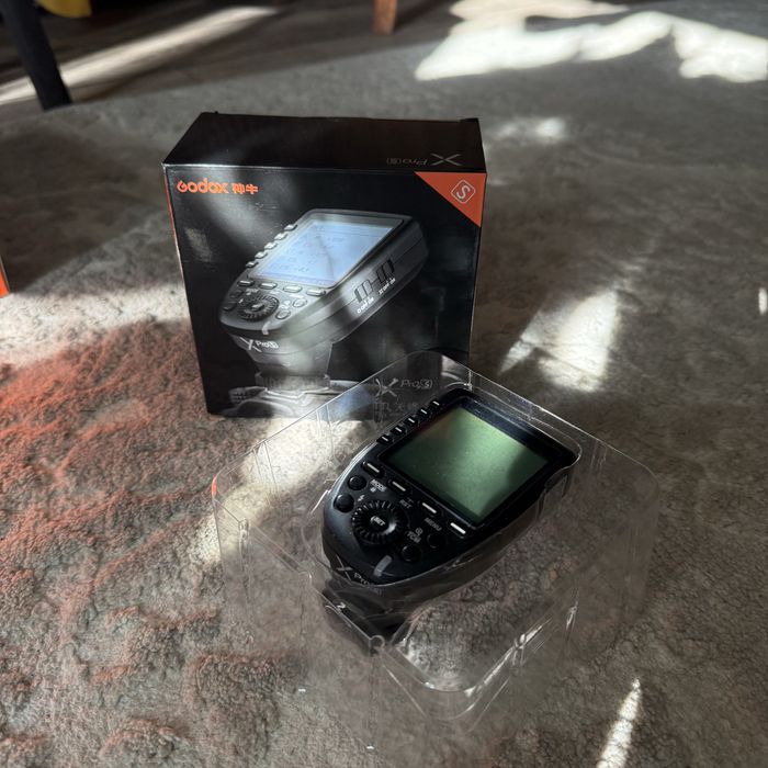 Вспышка Godox v1, синхранизатор Sony