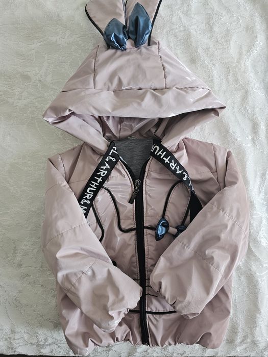 Продам куртку для девочек