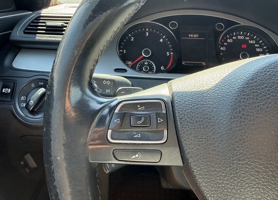 Volkswagen Passat B6. 2.0 DTI DSG - 2009 - Automat - Piele - Jante aliaj VW.