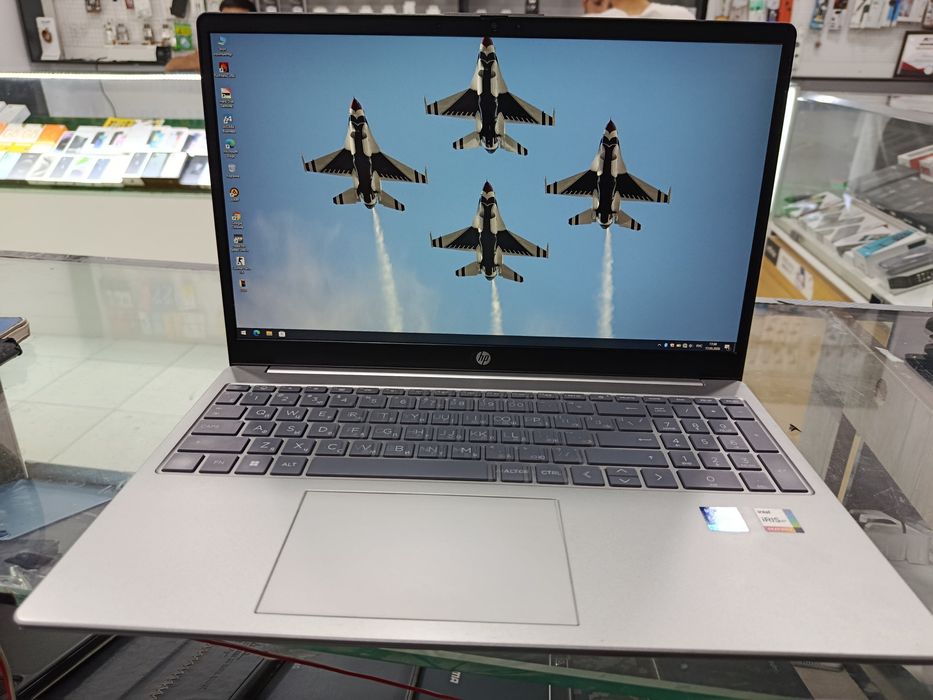 Hp intel i7 13Gen 16/512 ideal