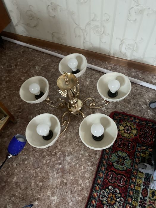 Продам люстру самовывоз
