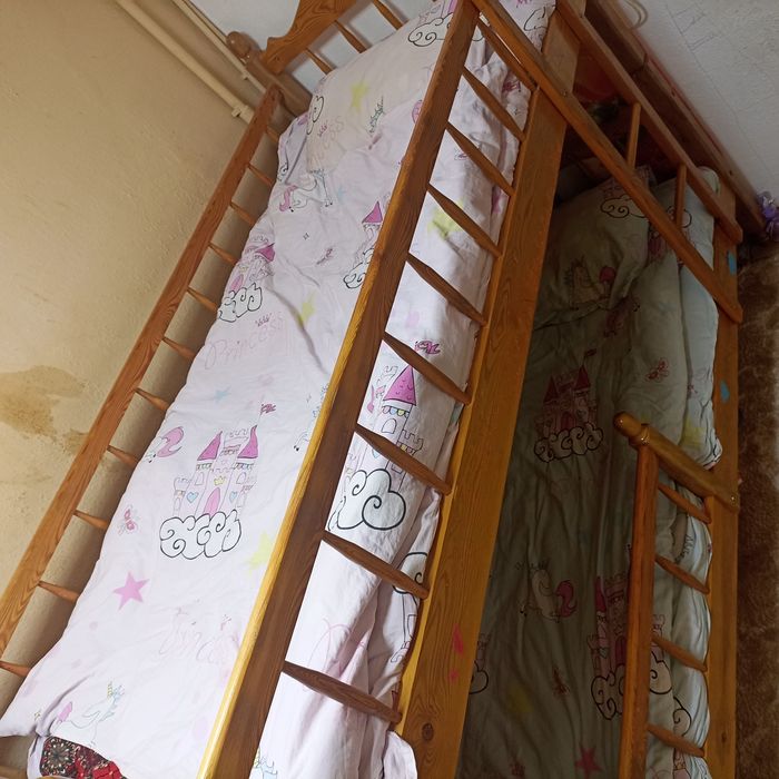 2 etajli krovat sotiladi