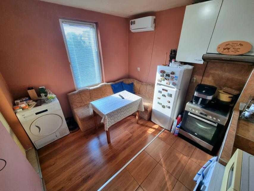 Тристаен апартамент с ГАРАЖ за продажба кв. Дружба 3