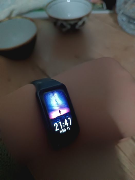 Huawei band 6 smart soati sotiladi.