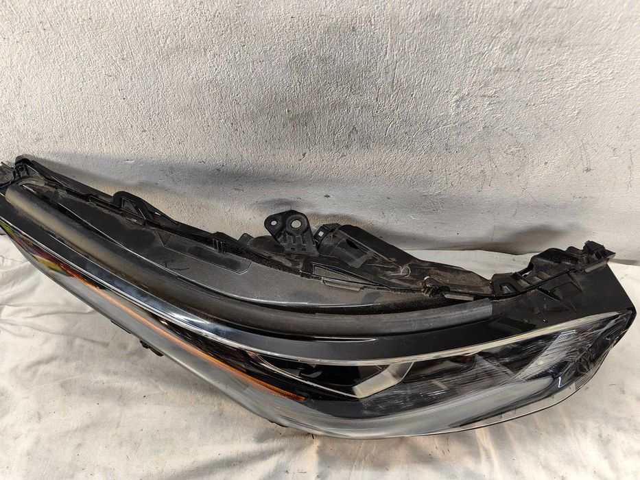 Оригинален фар Тойота  Toyota Highlander Led