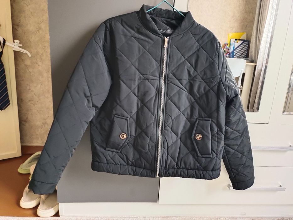 Продам недорого весеннюю куртку