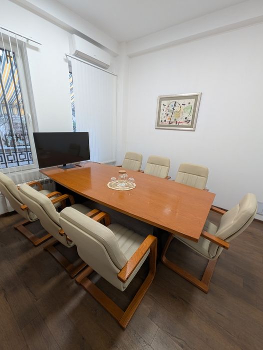 Мебели за офис - маса, столове и шкаф