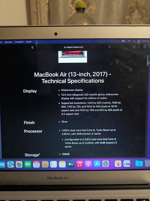 Vand laptop Makbook Air