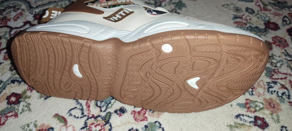 Продам кроссовки