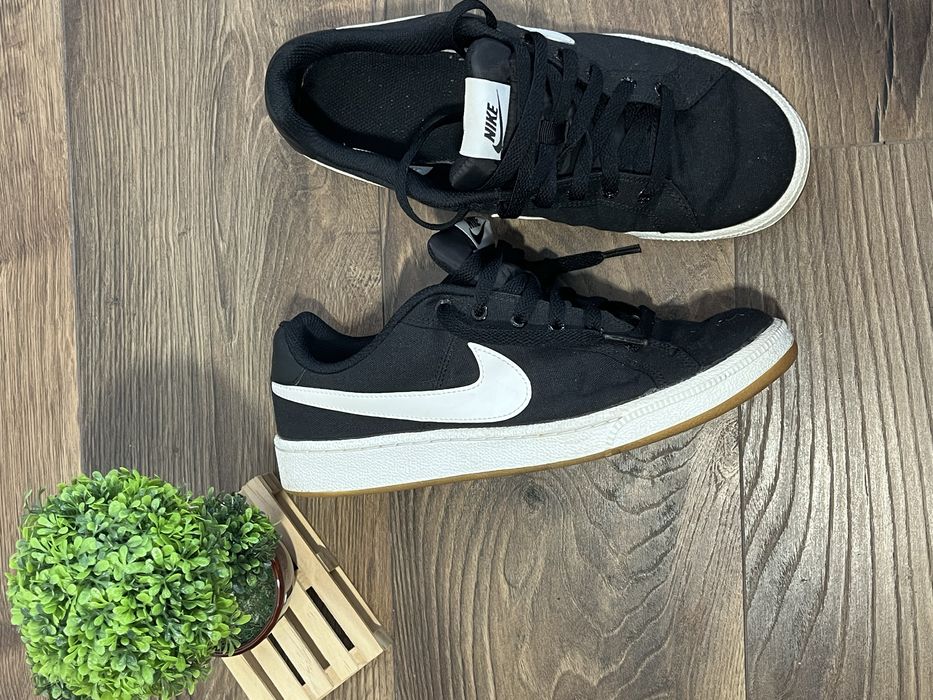 Nike Court Royale Canva