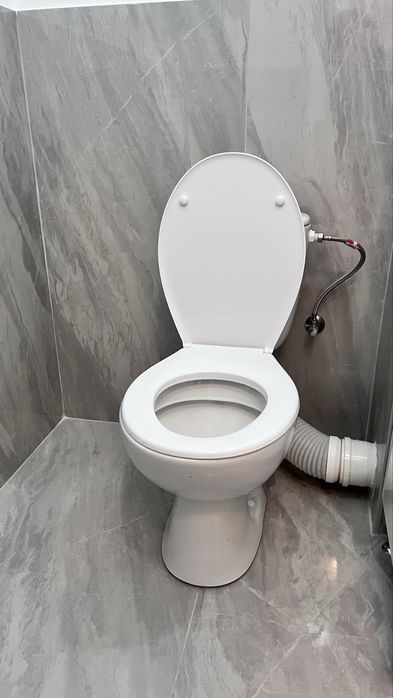 Vând WC nou complet!