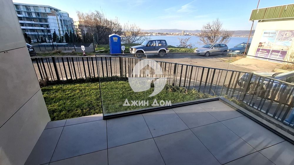 Просторен двустаен апартамент с ДВОР И ПАНОРАМА МОРЕ в гр. Несебър